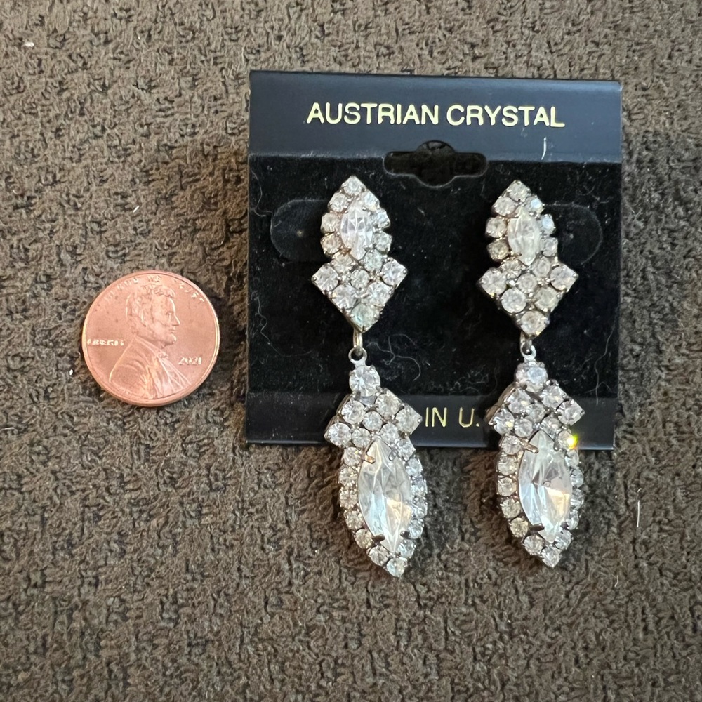 Formal/prom Earring - Picture 3 of 3
